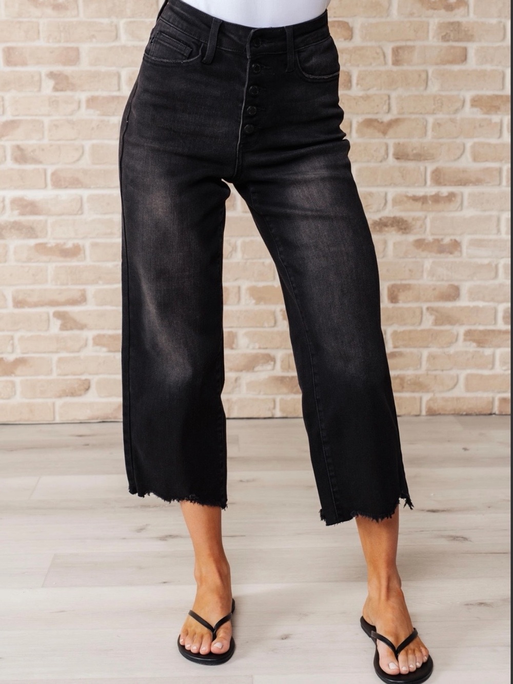 Judy Blue Margot High Rise Wide Leg Crop Jeans Washed Black Raw Hem NWT Size 25